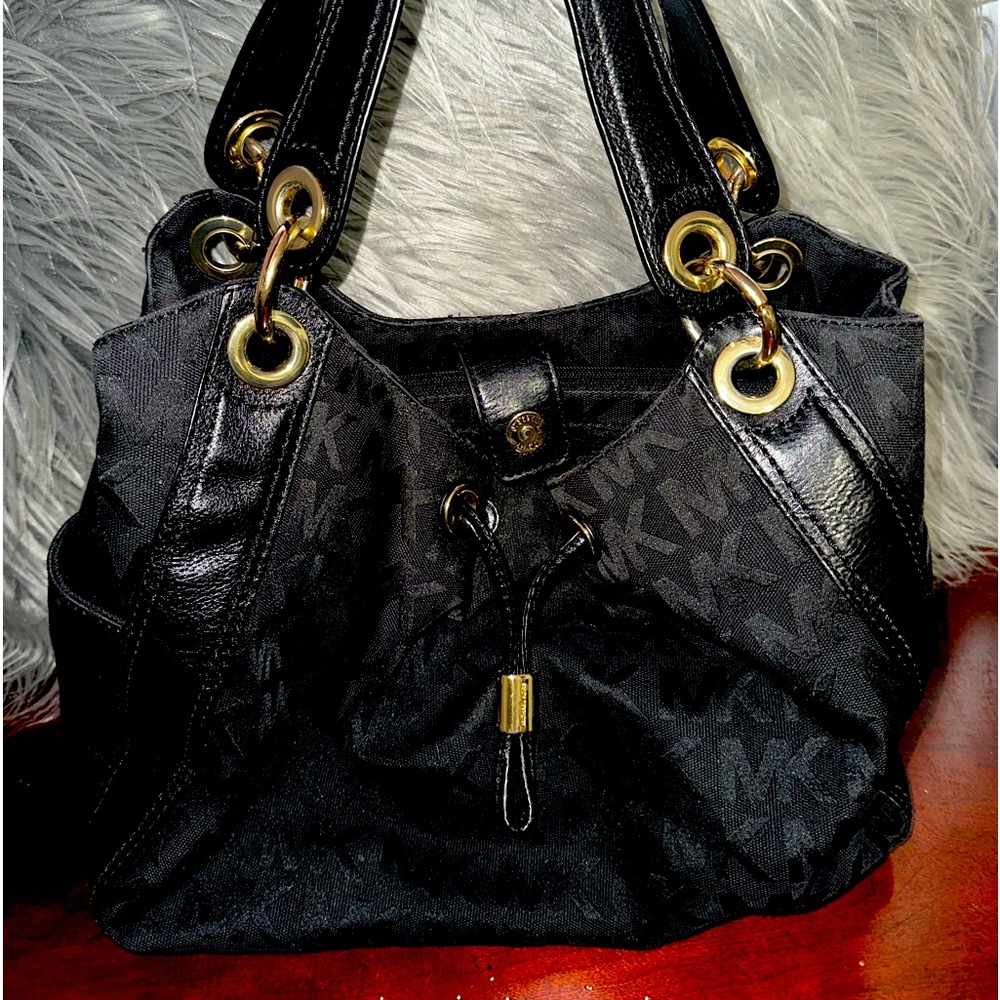 Authentic Michael KORS purse.